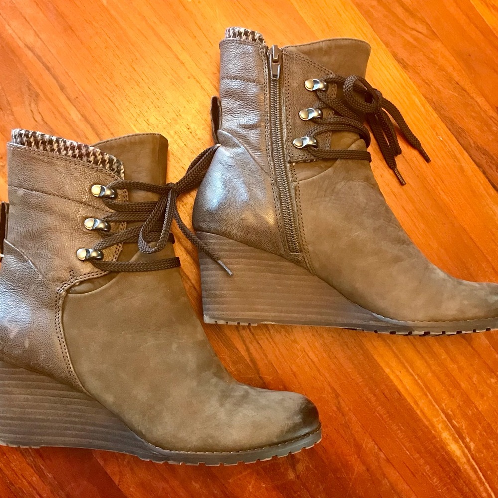 Cobb Hill by Rockport Lucinda Boot Wedge brown with laces, Women US size 7